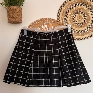 Silence and Noise Urban Outfitters Black and White Mini Skirt Sz 8
